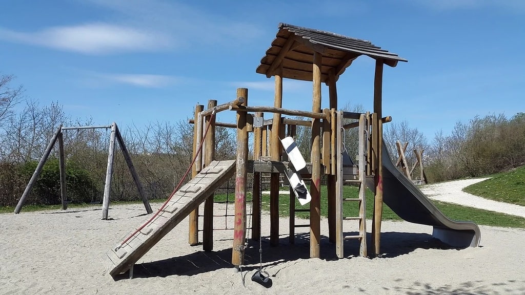 Comment démonter les ressorts d'un trampoline ?
