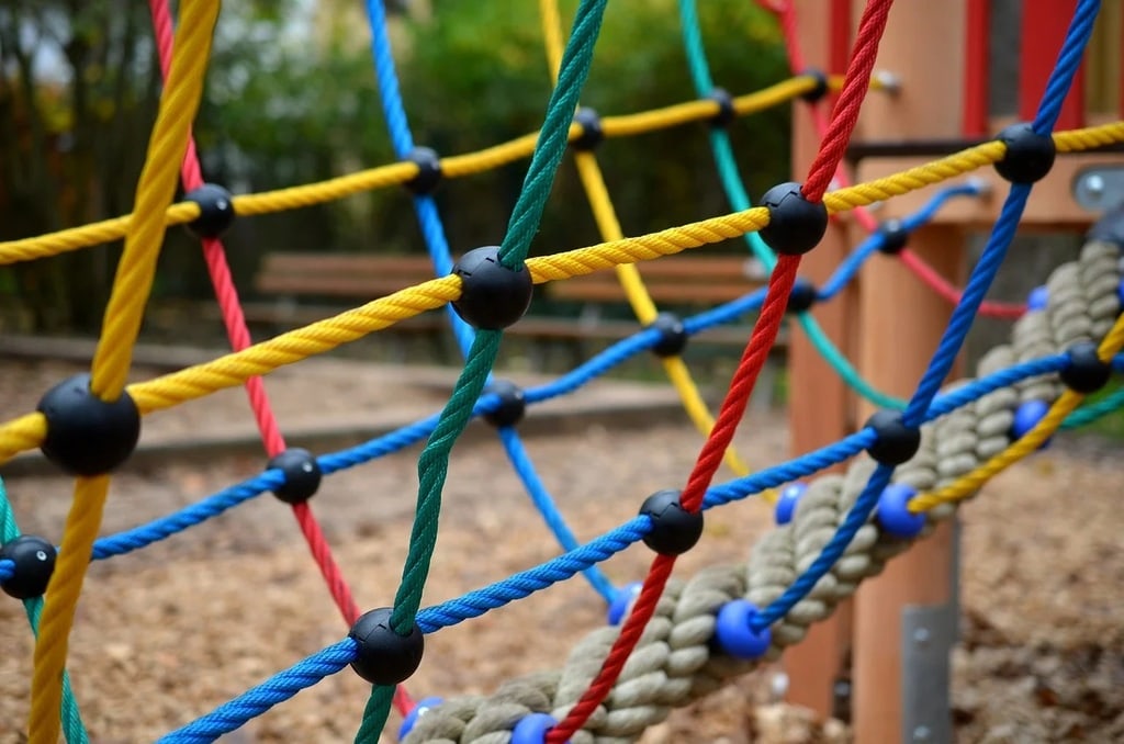 Comment démonter les ressorts d&rsquo;un trampoline ?