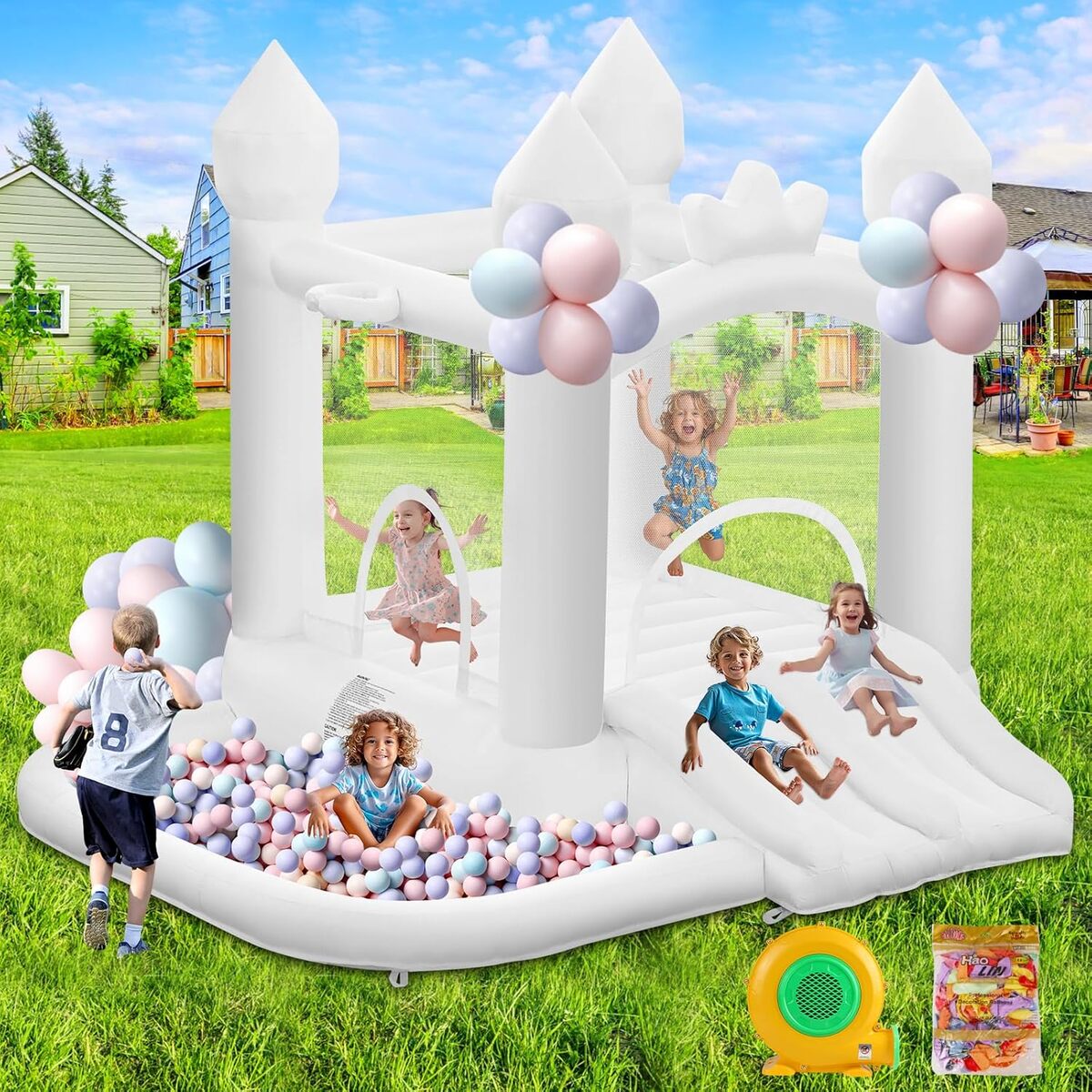 Test du château gonflable blanc pour enfants : glissière, piscine à balles et trampoline