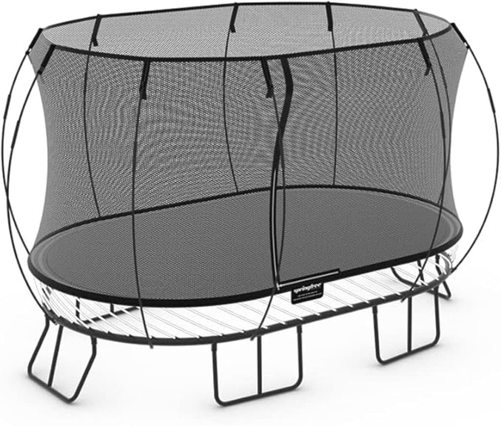 Test du trampoline Springfree oval grand O92 : sécurité et design au rendez-vous