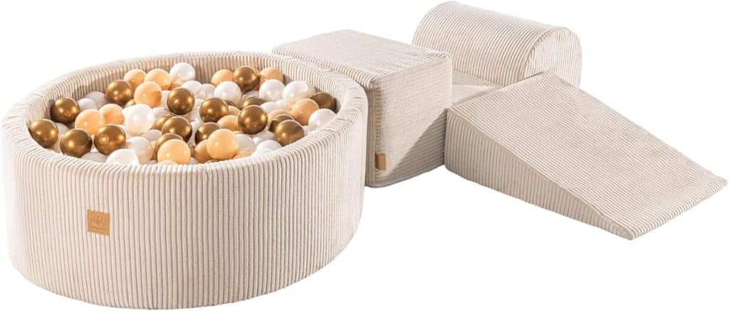 Test des blocs d'escalade Meowbaby avec piscine à balles