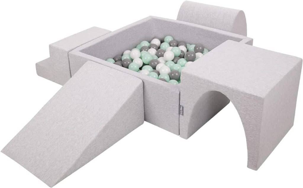 Test de l'aire de jeux en mousse gris clair KiddyMoon : piscine à balles incluse