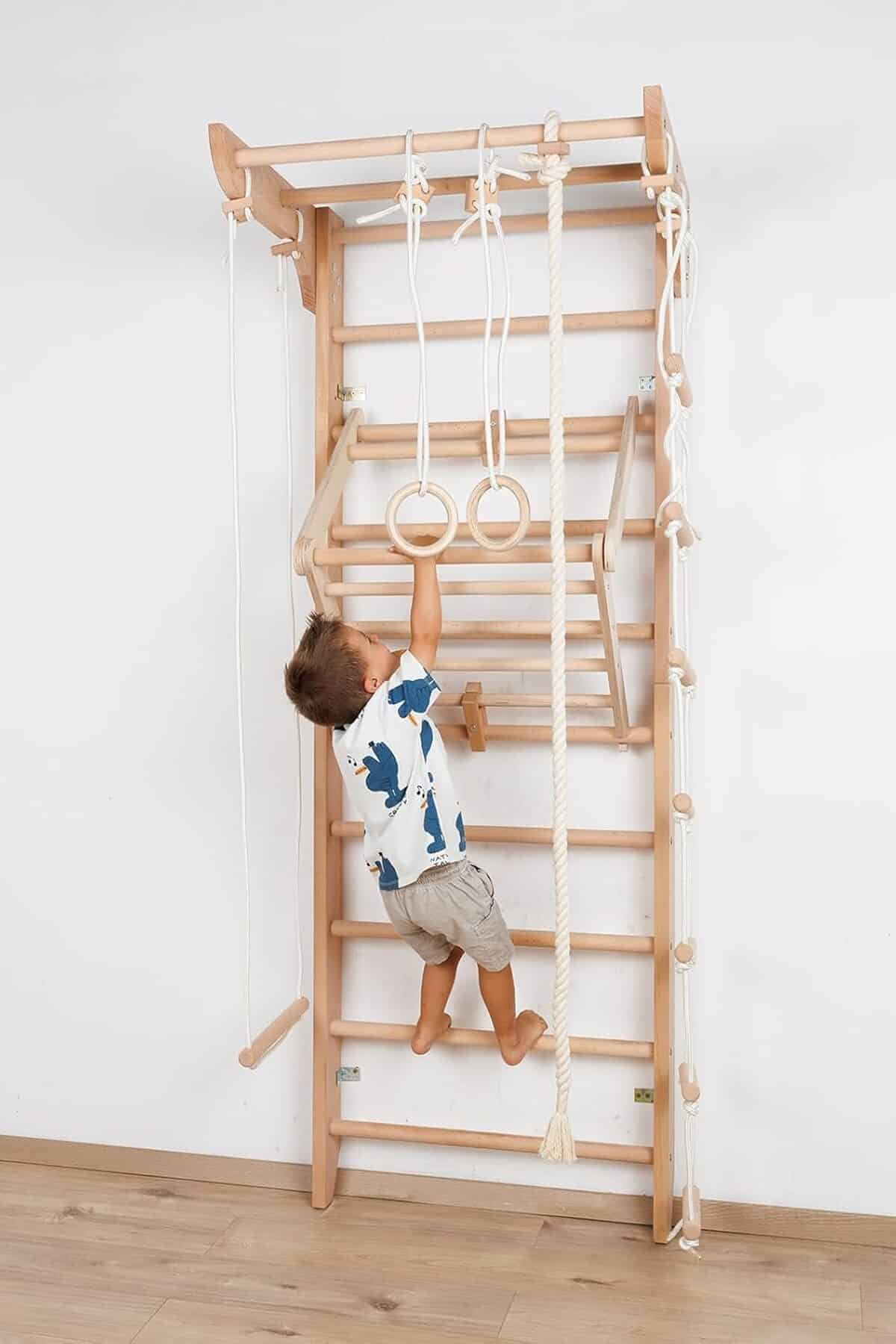 Test de l'échelle suédoise SportBaby Kinder-4-220 : l'espalier en bois pour gym enfant et adulte